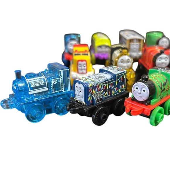 Lot of 32 Thomas & Friends Minis Trains Frozen Tootsie Roll Blow Pop Toys Small - Picture 3 of 10